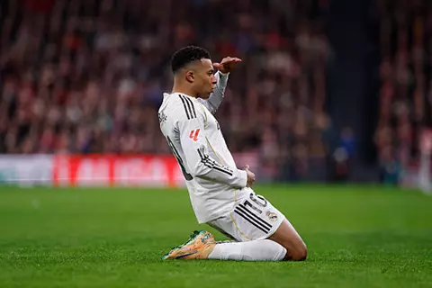 الآلة الفرنسية لا تتوقف.. مبابي يقترب من تحطيم أسطورة كريستيانو